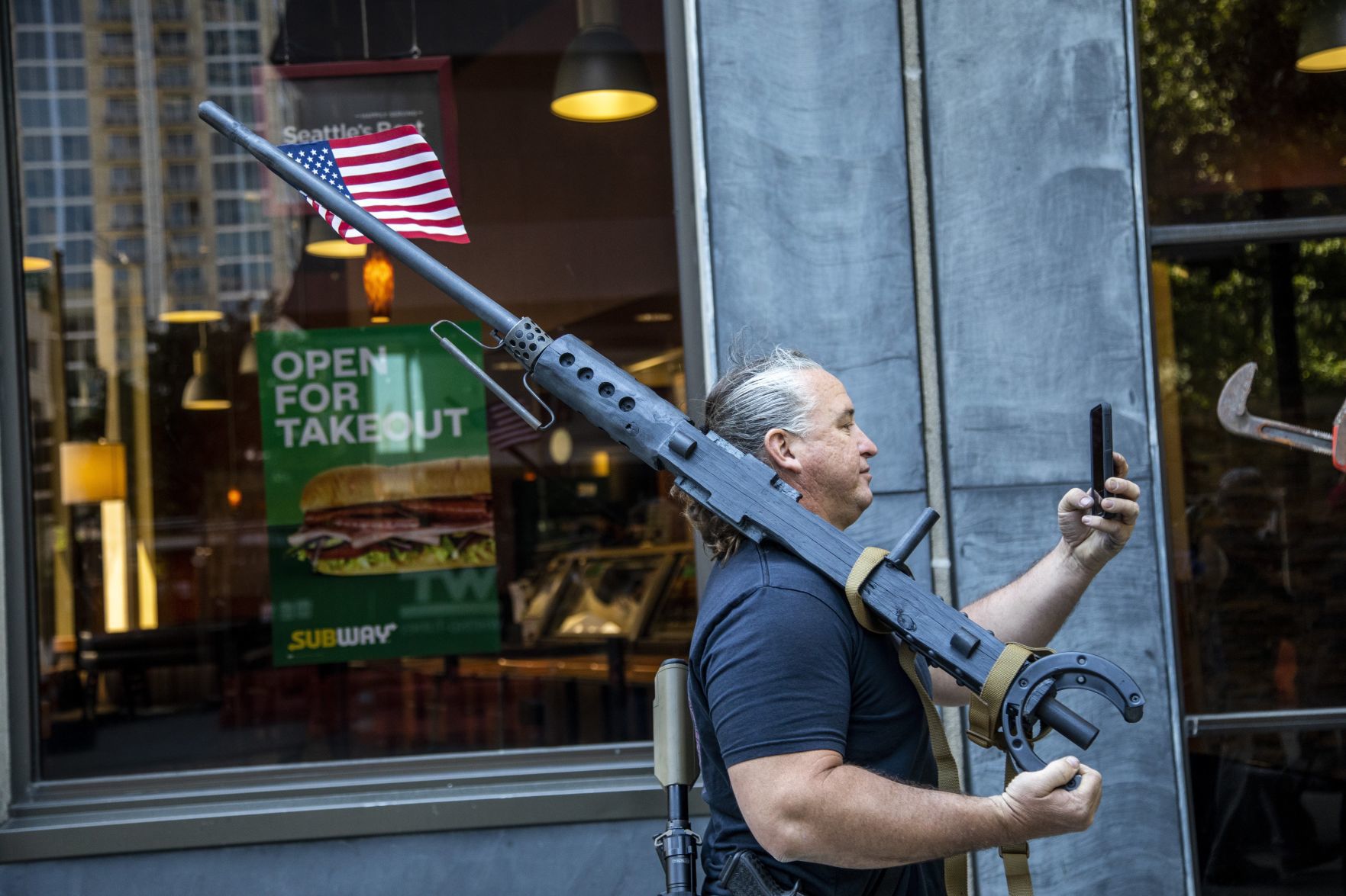 050920_DOWNTOWN_GUNS_TEL